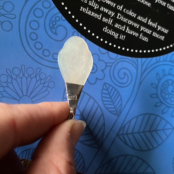 Vintage Silver and mother of pearl earrings. EUC! Beautiful! - Picture 4 of 4